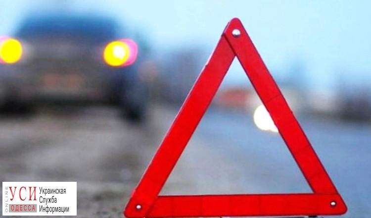 На Николаевской дороге водитель врезалась в столб «фото»