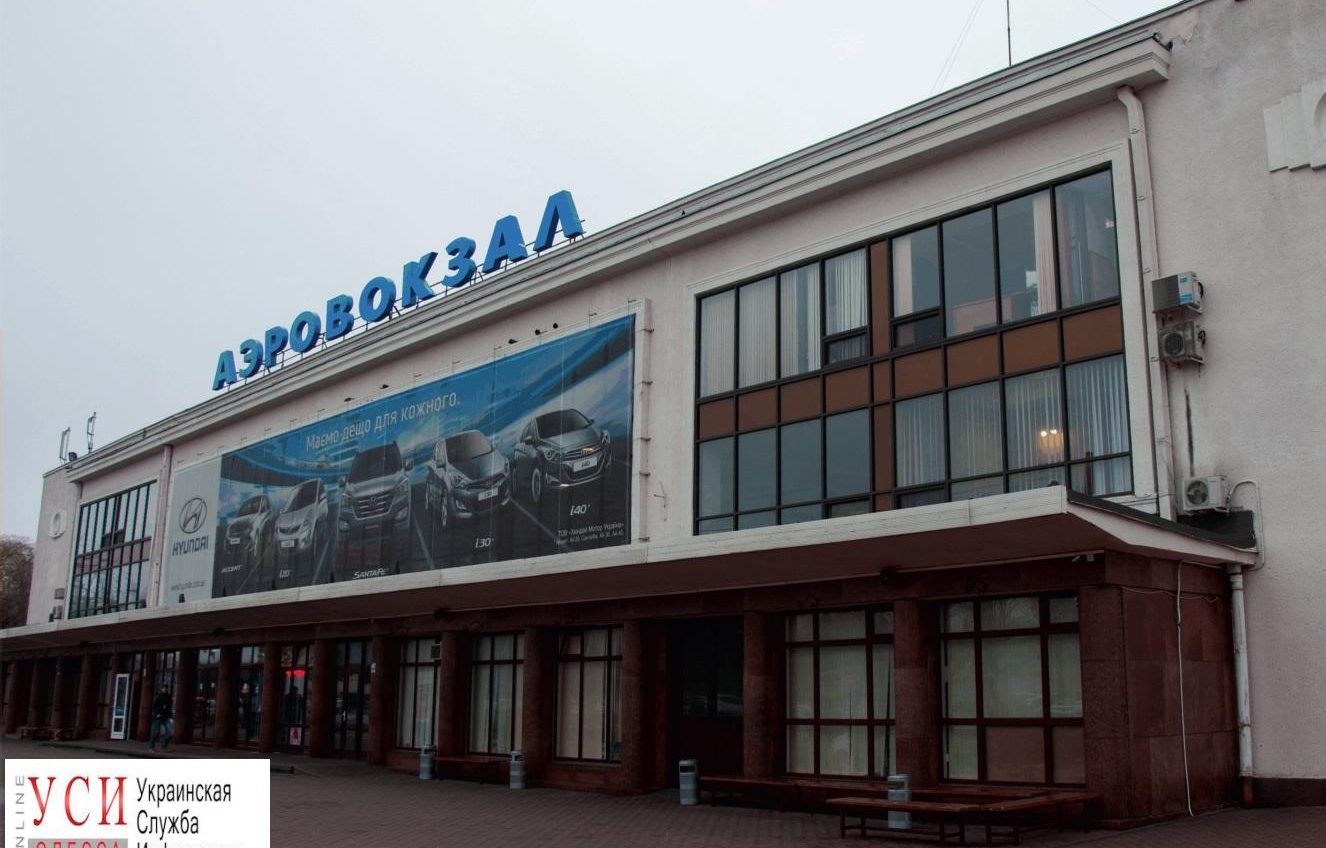 Снегопад и сильный ветер внесли поправки в работу Одесского аэропорта «фото»