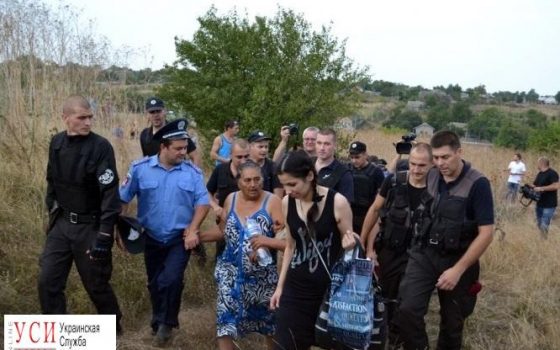 Ромы, изгнанные из Лощиновки, судятся с полицией и местной властью: они требуют 700 тыс. компенсации (видео) «фото»