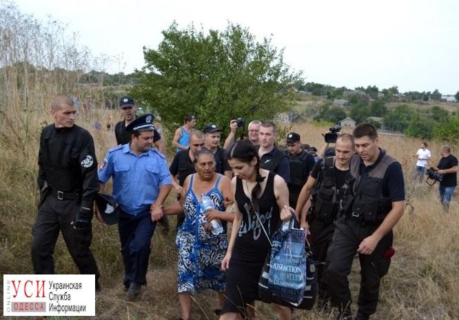 Ромы, изгнанные из Лощиновки, судятся с полицией и местной властью: они требуют 700 тыс. компенсации (видео) «фото»