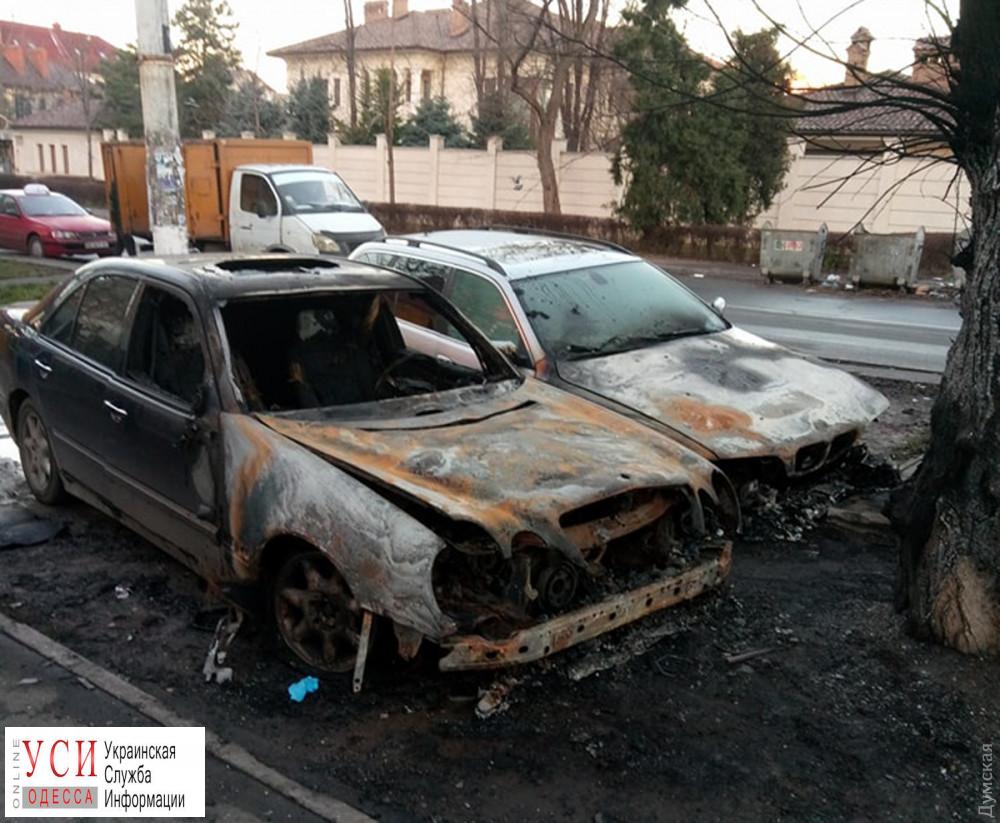 Возле Гидромета горели два автомобиля «фото»