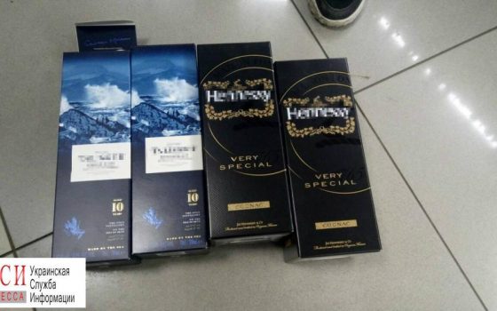 Мужчина украл элитный алкоголь в ТЦ на Дерибасовской (фото) «фото»