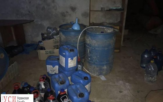 В Одессе обнаружили цех по производству контрафактного алкоголя (фото) «фото»