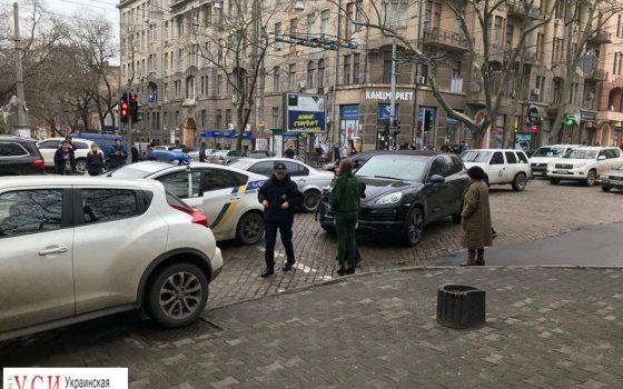 В центре Одессы патрульные врезались в иномарку (фото) «фото»