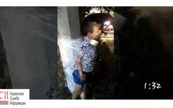 Дети в Арцизе поиграли в “журналистов”: привязали мальчика с инвалидностью к столбу и издевались над ним «фото»