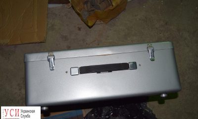 Таможенники в Одесской области задержали иностранца, который пытался вывезти авиационную электронику (фото) «фото»