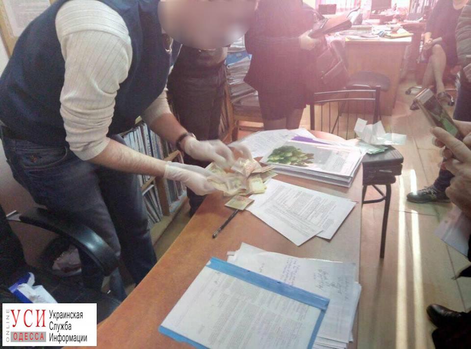 Одесский налоговик попался на взятке в 5 тысяч гривен (фото) «фото»