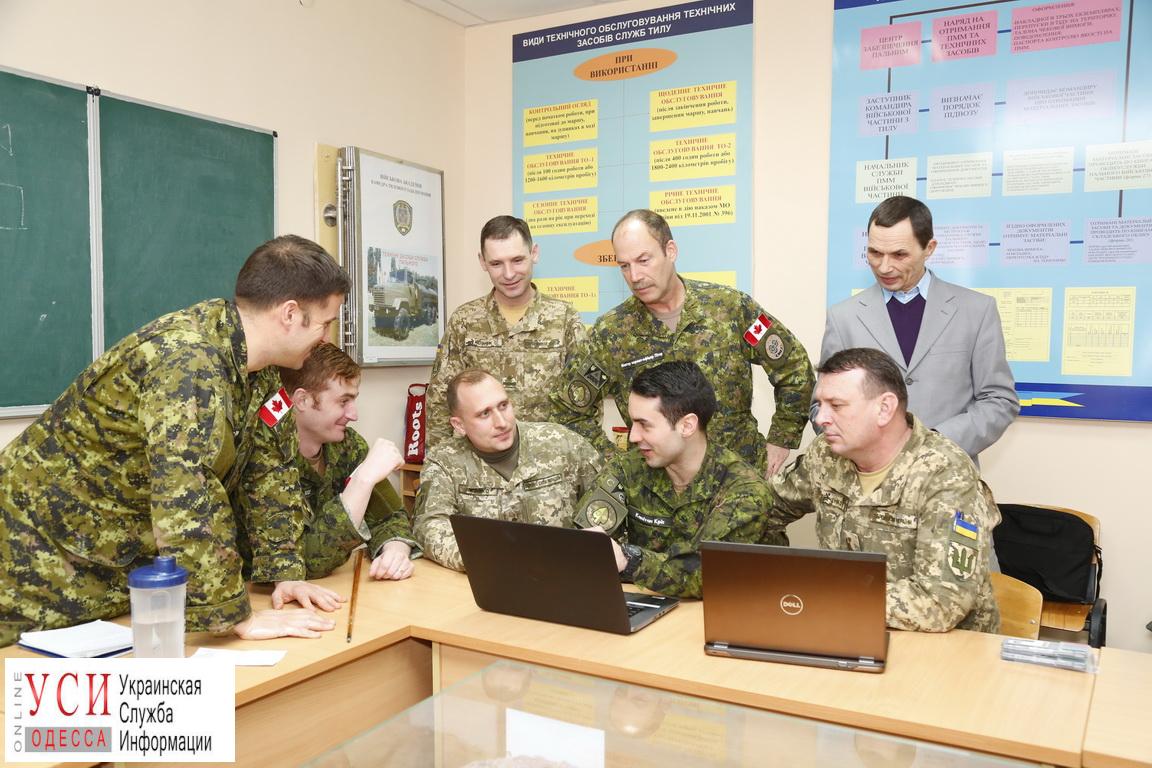 Канадские инструкторы учат курсантов-тыловиков Одесской военной академии правилам логистики НАТО (фото) «фото»