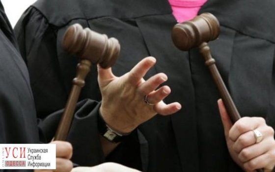 Прокуратура хочет привлечь к ответственности судью, который судит своего знакомого «фото»