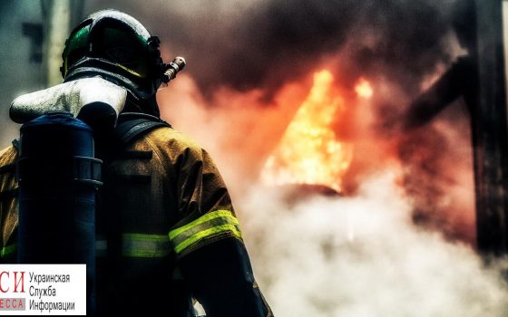 На поселке Котовского загорелся гараж на автостоянке «фото»