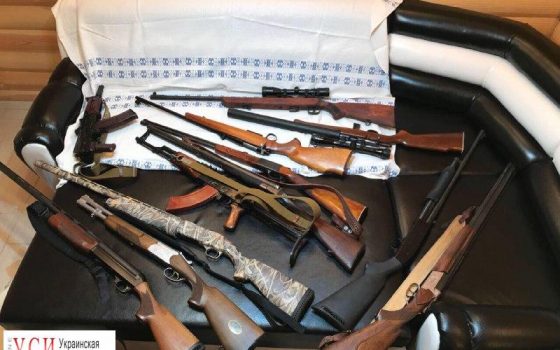 Одесский полицейский продавал в комиссионных магазинах оружие из склада вещдоков (фото) «фото»