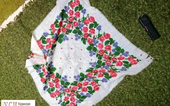 Житель Черноморска ограбил иностранца, используя бабушкин платок и электрошокер (фото) «фото»