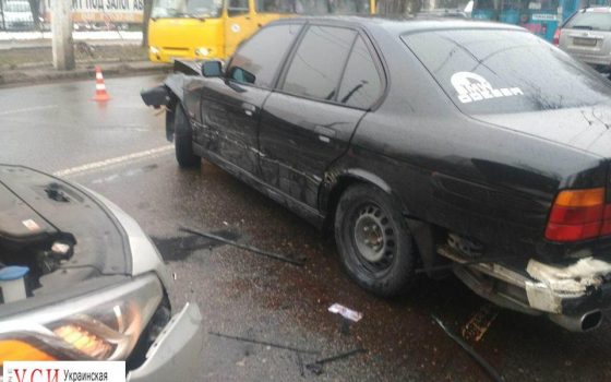 “Дрифтер” разбил свою иномарку, зацепил еще три машины и ранил женщину на Академика Королева (фото) «фото»