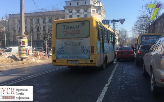 Пробка возле Куликова поля: столкнулись две маршрутки и легковой автомобиль (фото) «фото»