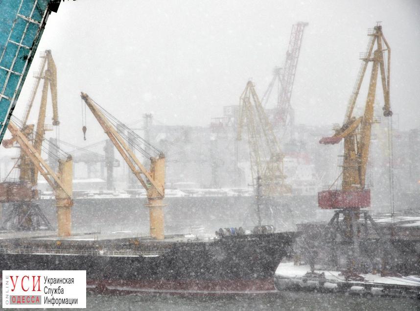 В Ренийском порту из-за снегопада ограничили отгрузку зерна «фото»