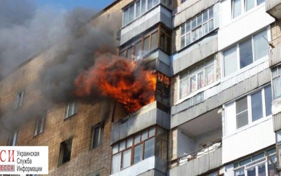 В Белгороде-Днестровском загорелся дом: 40 человек эвакуировали, 1— в тяжелом состоянии «фото»