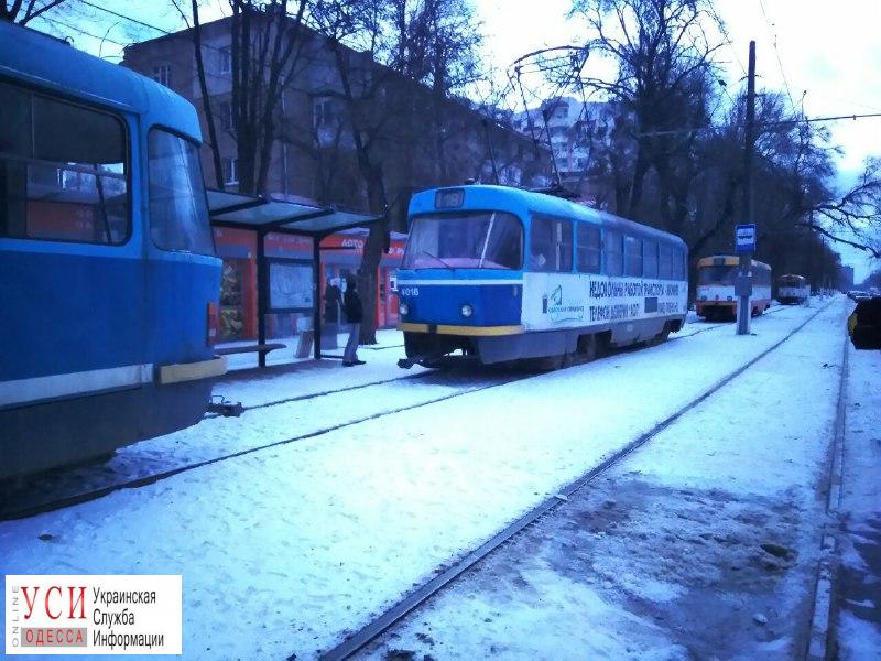 На Фонтане остановились трамваи из-за поломки (фото) «фото»