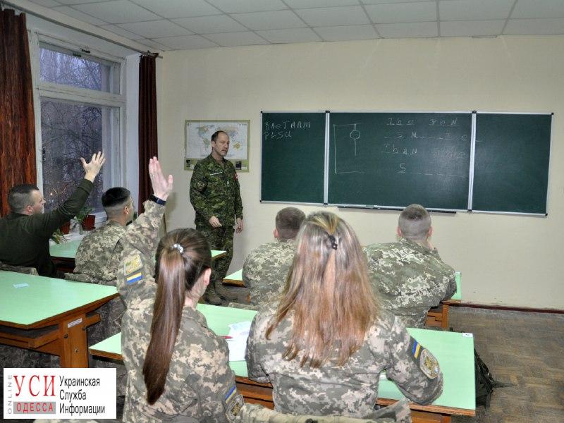 Канадские инструкторы обучают одесских морпехов иностранным языкам (фото) «фото»