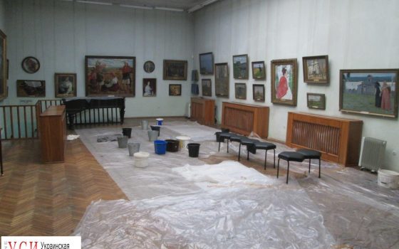 В залах Одесского художественного музея температура чуть выше 10 градусов, с потолков течет вода (фото) «фото»