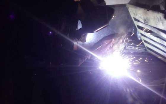 Водолазы ВМС отработали электросварку под водой (фото) «фото»