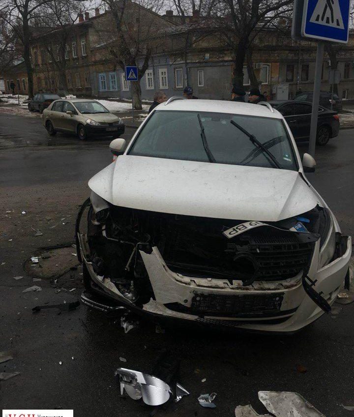 На опасном перекрестке Молдаванки произошла очередная авария (фото, видео) «фото»