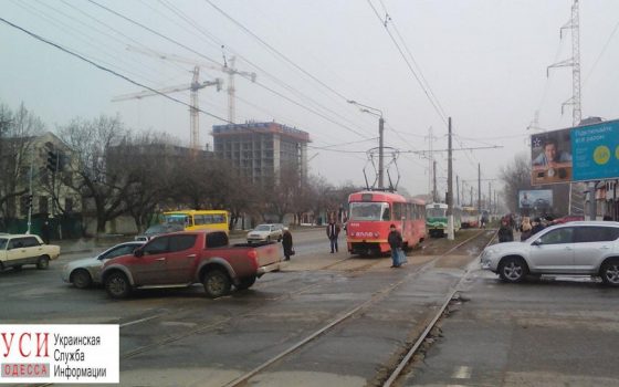 Из-за ДТП на Люстдорфской дороге остановилось движение трамваев (фото) «фото»