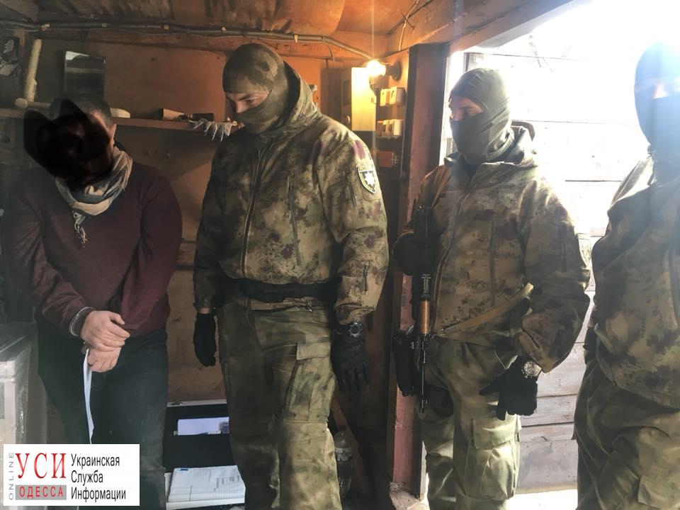 В Черноморске переселенец прятал в гараже арсенал оружия (фото) «фото»