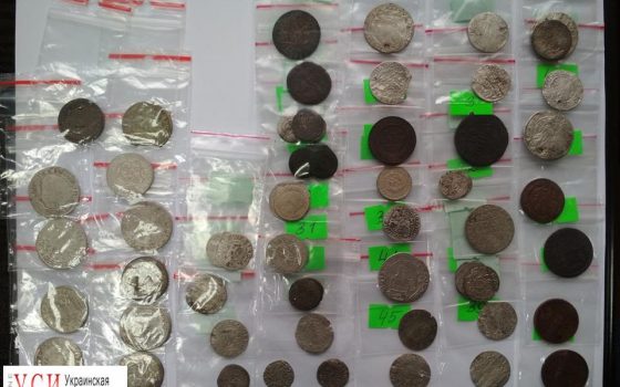 Одесский рубль, античная монета и уникальные фото: одесские таможенники передали в музеи ценный конфискат (фото) «фото»