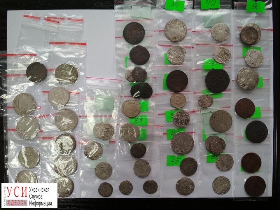 Одесский рубль, античная монета и уникальные фото: одесские таможенники передали в музеи ценный конфискат (фото) «фото»