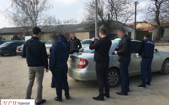 Чиновник «Облэнерго» за взятку разрешил повесить рекламу на электроопорах (фото) «фото»