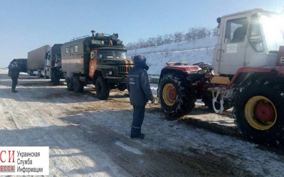На трассах Одесской области обеспечили проезд после непогоды «фото»
