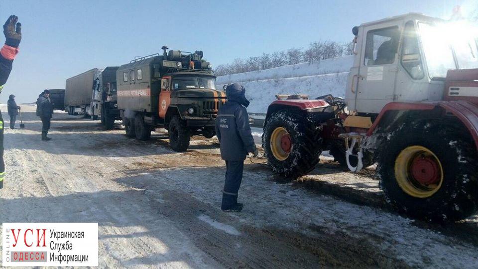 На трассах Одесской области обеспечили проезд после непогоды «фото»
