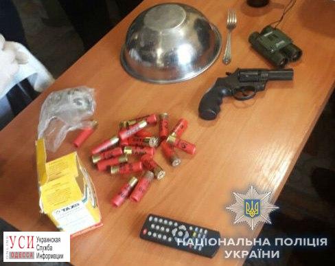 Дома у жителя Одесской области обнаружили оружие и наркотики (фото) «фото»