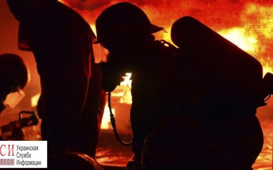 На территории Одесской школы, где ночевали бомжи, случился пожар «фото»