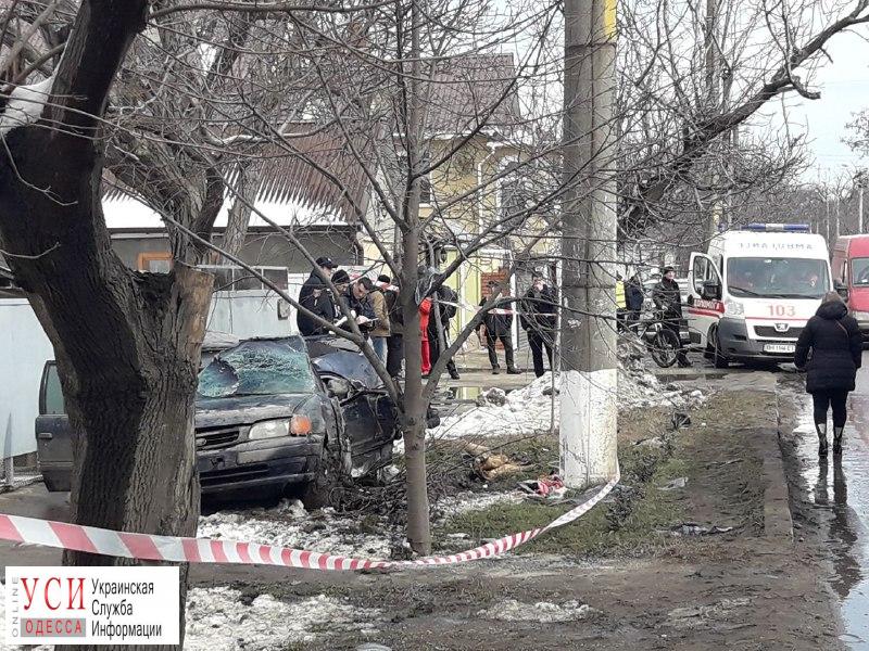 На Чубаевке автомобиль врезался в столб: 2 человека погибли (фото) «фото»
