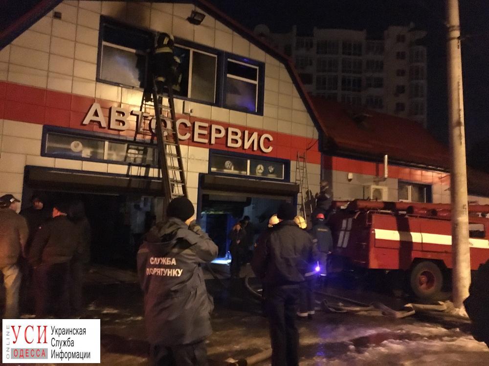 В Одессе горела СТО с четырьмя машинами внутри (фото) «фото»