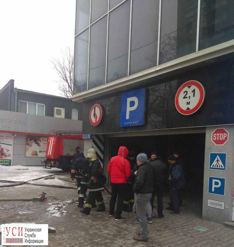 Пожар в Одессе: горел подземный паркинг (фото) «фото»