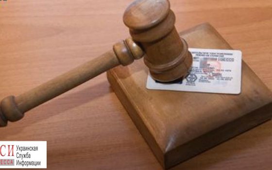 В Одессе на год лишили прав водителя, который наехал на женщину «фото»