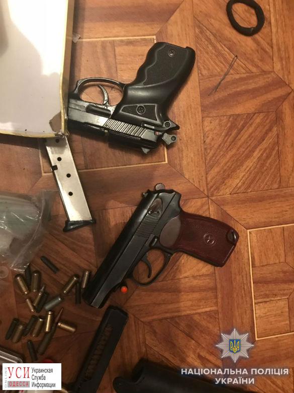 У жителя Белгорода-Днестровского нашли оружие и наркотики (фото) «фото»
