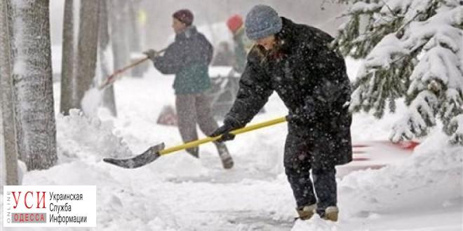 Полицейские просят одесситов не бросать снег на дорогу и грозят штрафами «фото»