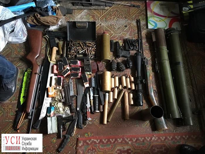 Оперативники Службы безопасности Украины задержали в Одессе мужчину, который скупал оружие (фото) «фото»
