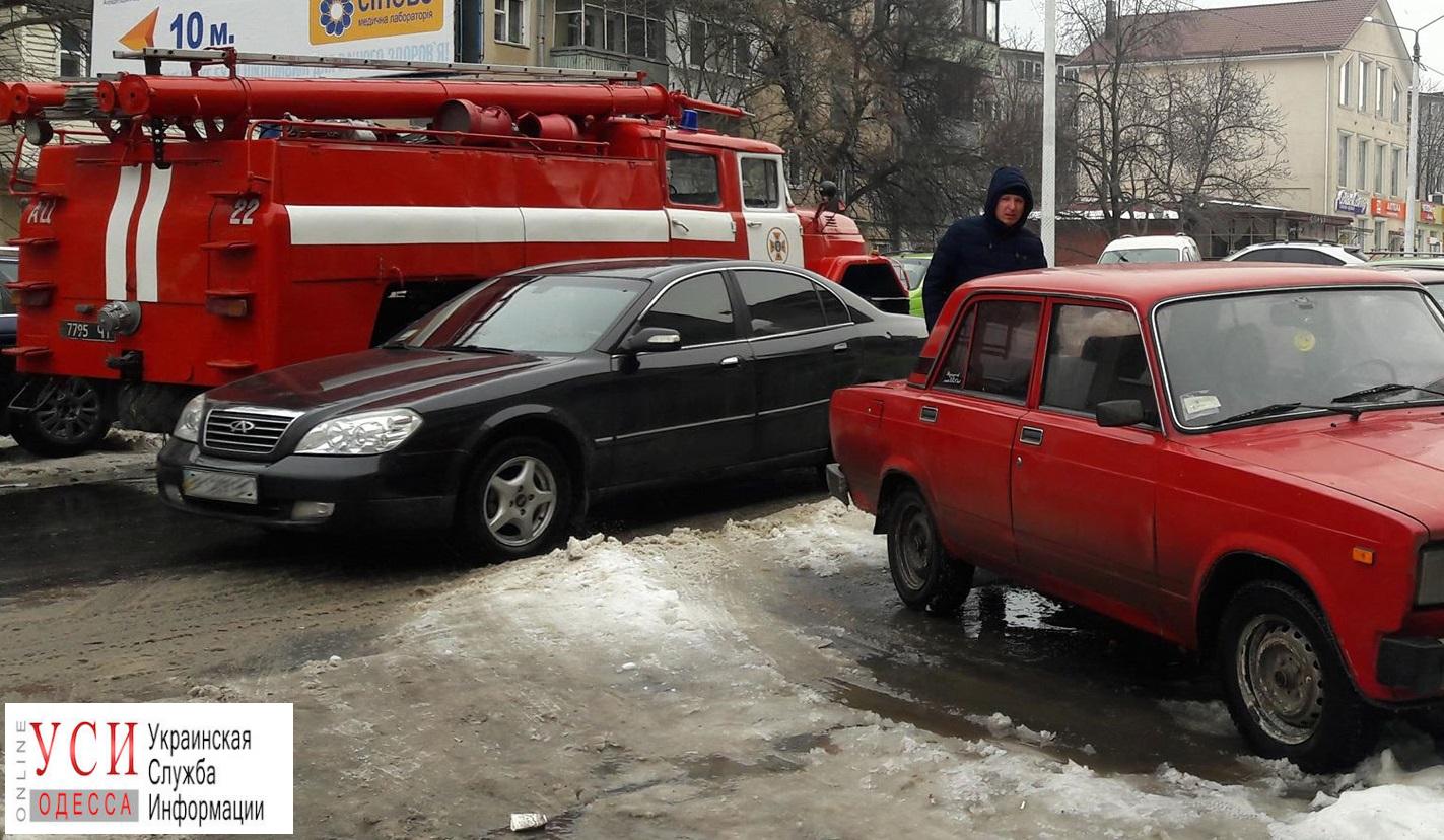 В Черноморске тушили пожар в общежитии порта: есть пострадавший «фото»