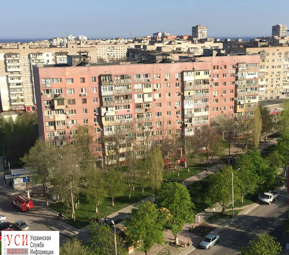 В Черноморске пенсионерка выпала с шестого этажа и зацепилась за антенну «фото»