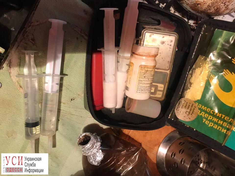 У одессита нашли арсенал оружия и наркотики (фото) «фото»