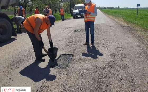 В Саратском районе латают дыры на дороге к Молдове (фото) «фото»