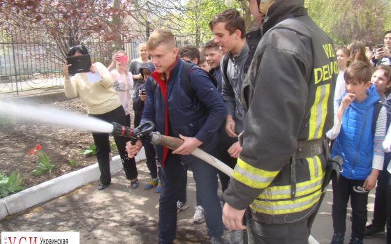 В Раздельнянской школе учились тушить пожар: эвакуировали учеников и проверили работу брандспойтов (фото) «фото»