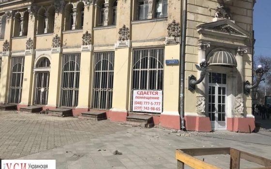 На Преображенской одесситу разбил голову камень, упавший от порыва ветра (фото) «фото»