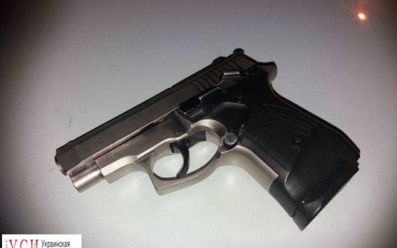 В Одессе задержали вооруженную женщину (фото) «фото»