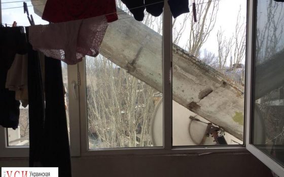 В спальном районе Одессы соседи устроили перестрелку из-за упавшего балкона (фото) «фото»