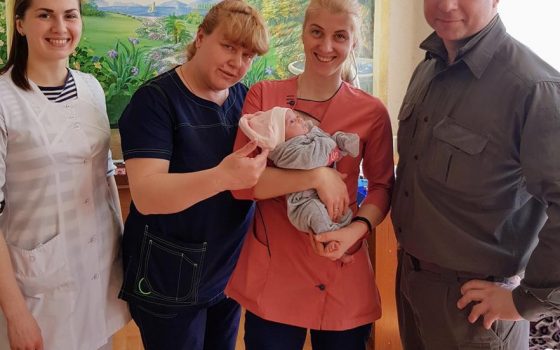 В Одессе спасли недоношенного ребенка, которого бросила мать, и теперь ищут ему родителей (фото) «фото»